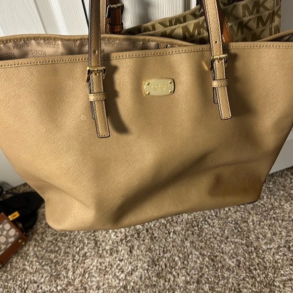 MK TOTE - Picture 1 of 5